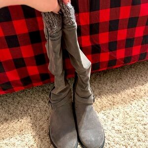 Torrid knee high boots 7W XW calf like new